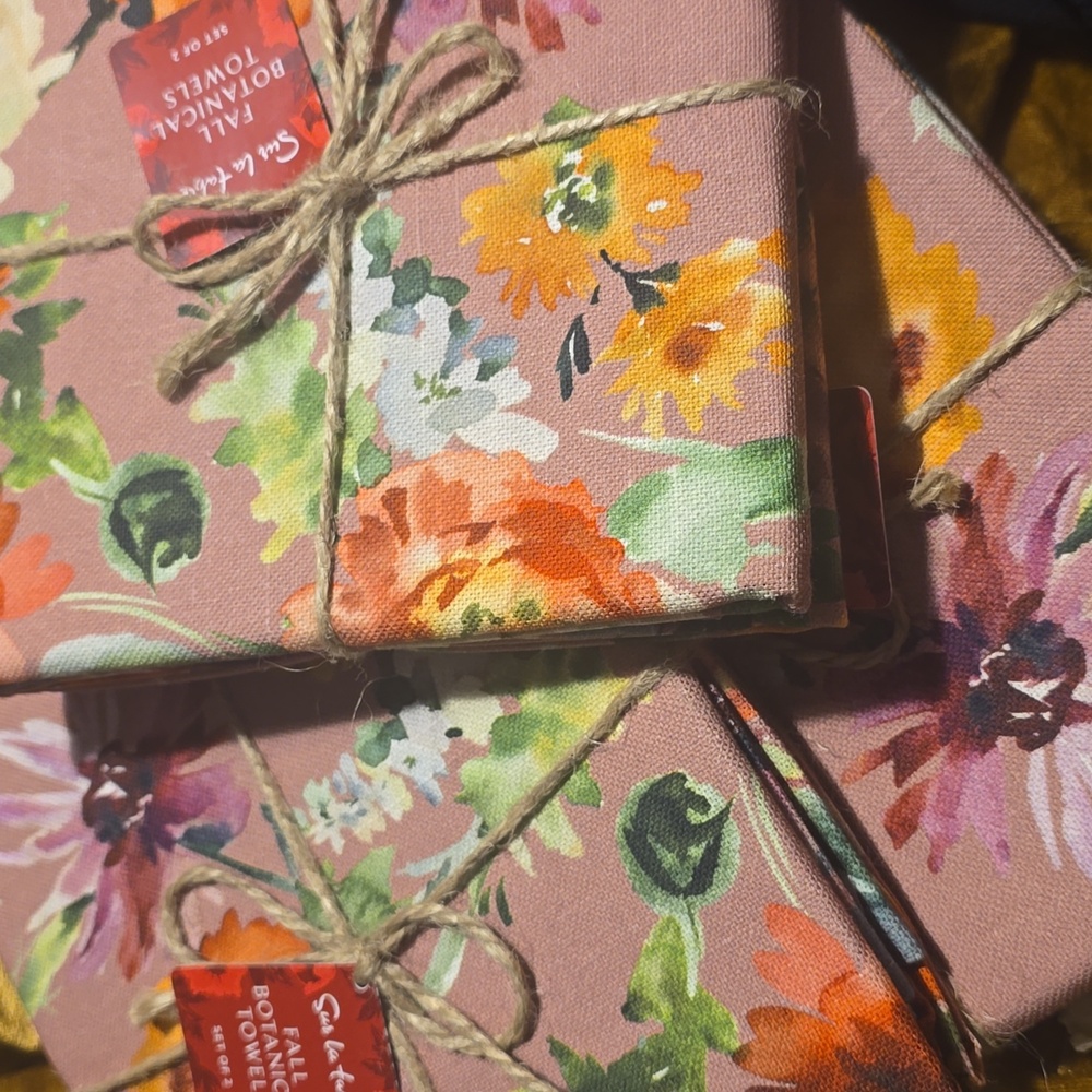 ♥️BUY 2 GET 1 FREE Sur La Table Fall Botanical Towels, Set of 2, Retail $29.95 - Picture 6 of 8